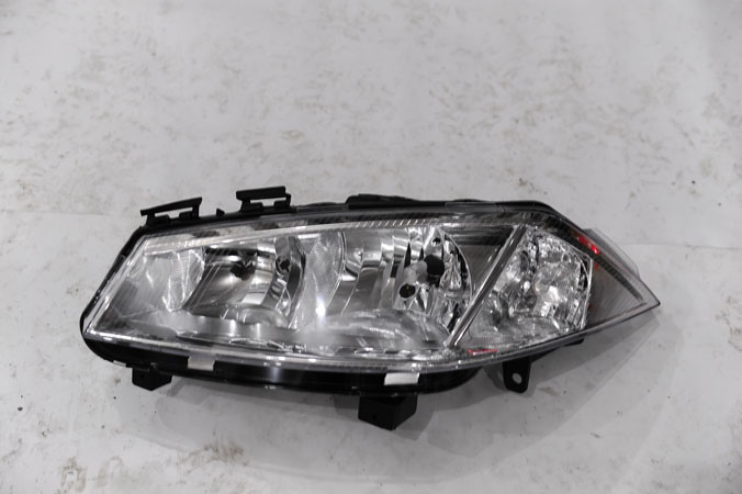 R 19 ÇIKMA YEDEK PARÇA MEGAN2 2004 FAR